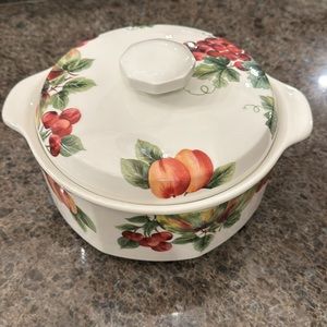 Royal Doulton Vintage Grape Round 1.75 QT Covered Casserole